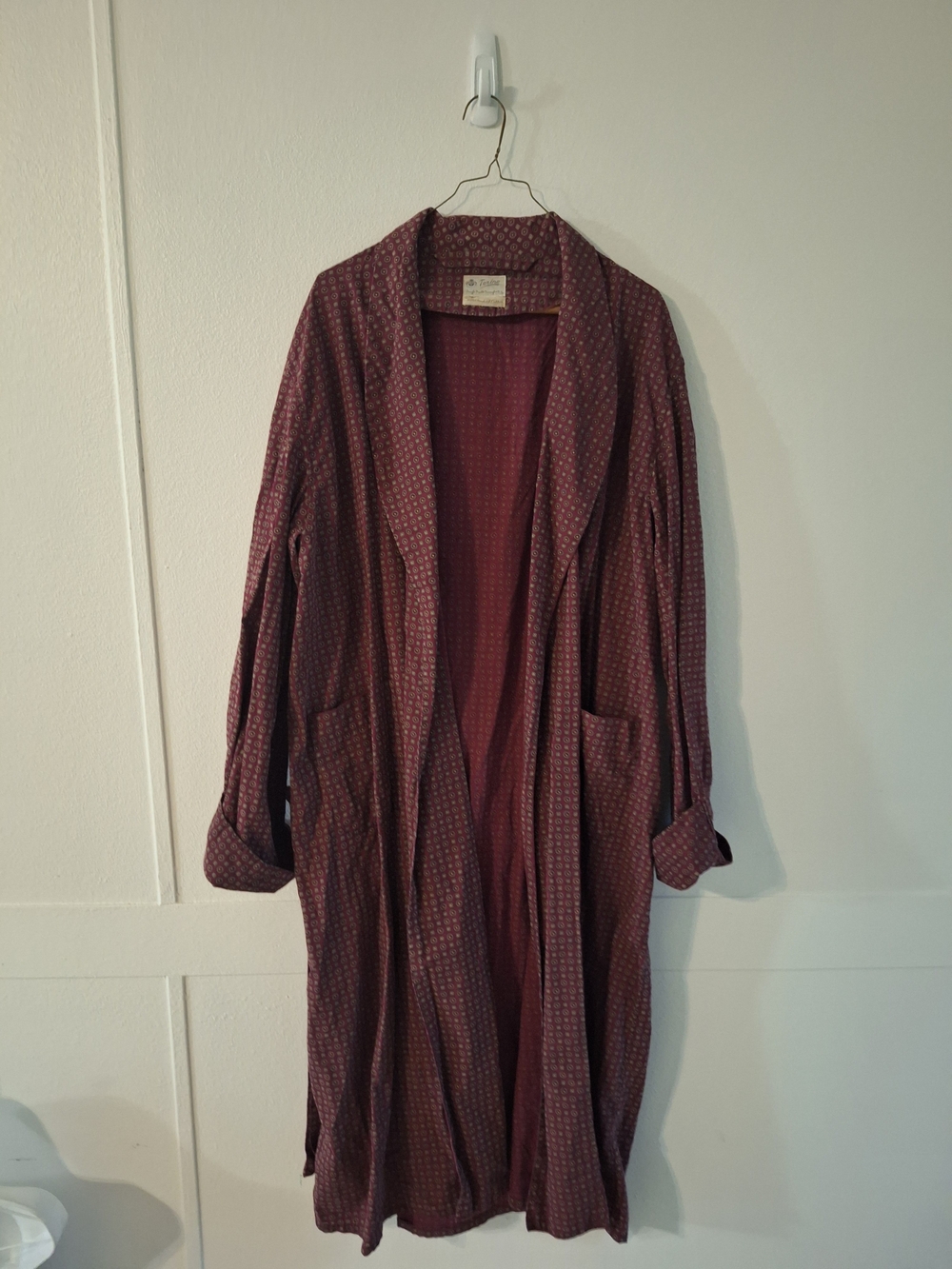 Cozy Burgundy Shawl-Collar Robe with Front Pockets